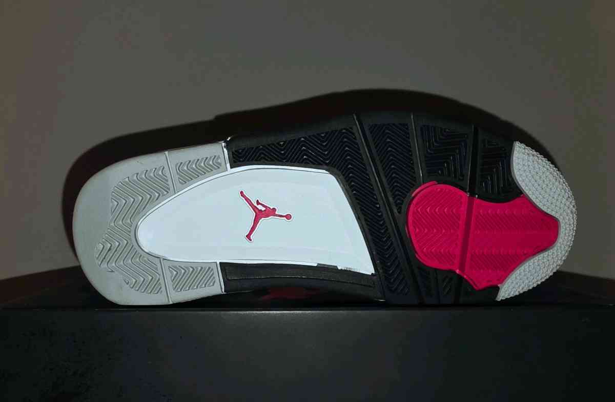 Air Jordan 4 Retro OG White Cement Youth Size 5 - Oak Lawn, Illinois - FleaMarketBay