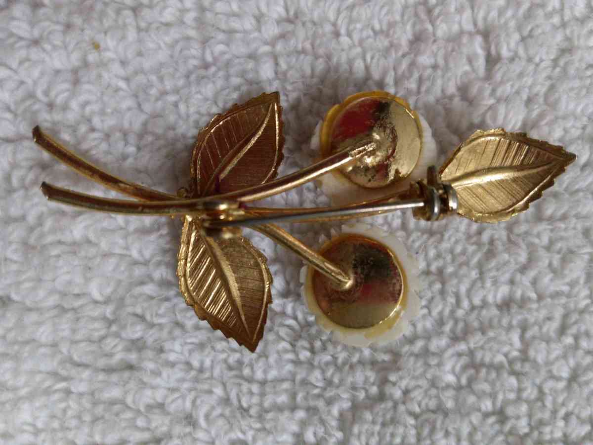3pc Vintage Earring and Broach Jewelry Bundle - Wildomar, California - FleaMarketBay