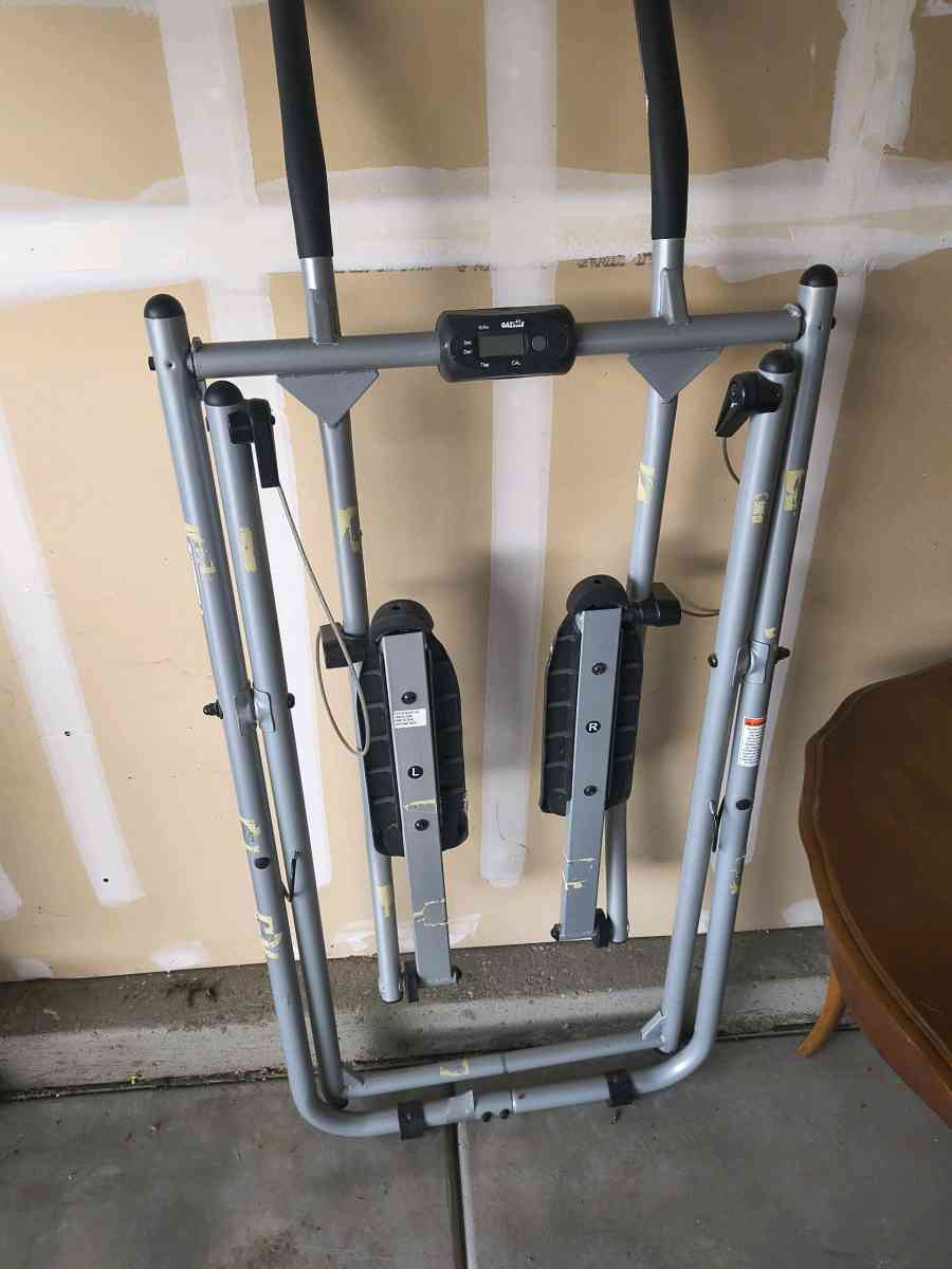 Gazelle Glider Exercise Machine  Smooth LowImpact Cardio Tra - Lincoln, California