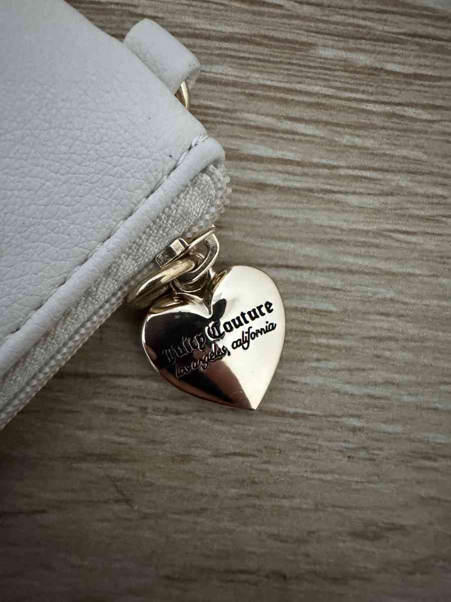 Juicy Couture Coin Purse - Mesa, Arizona - FleaMarketBay