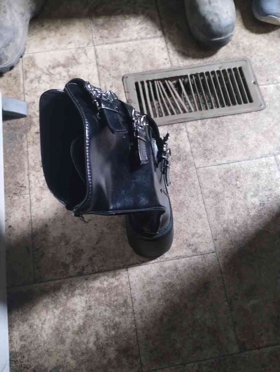 Boots - Berea, Kentucky - FleaMarketBay