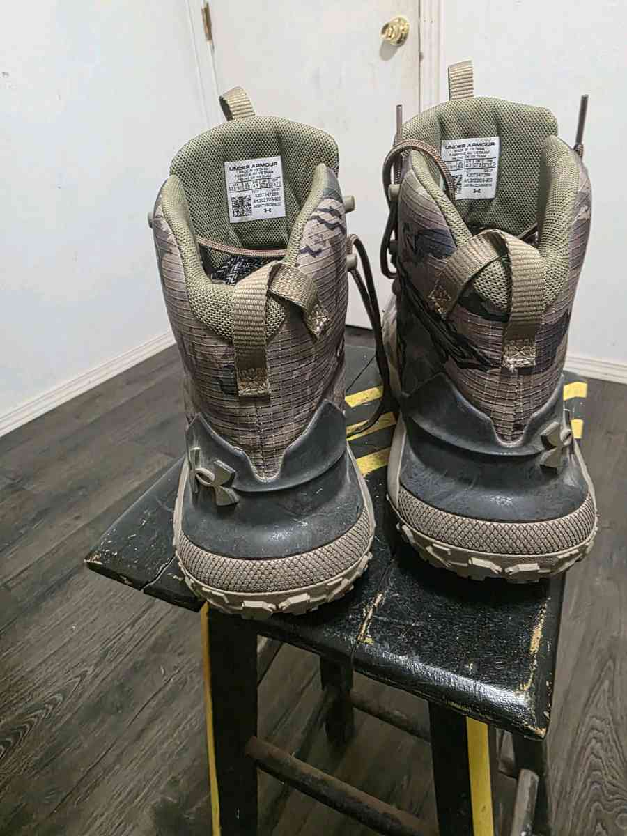 Under Armor Hiking Boots - Bernalillo, New Mexico - FleaMarketBay