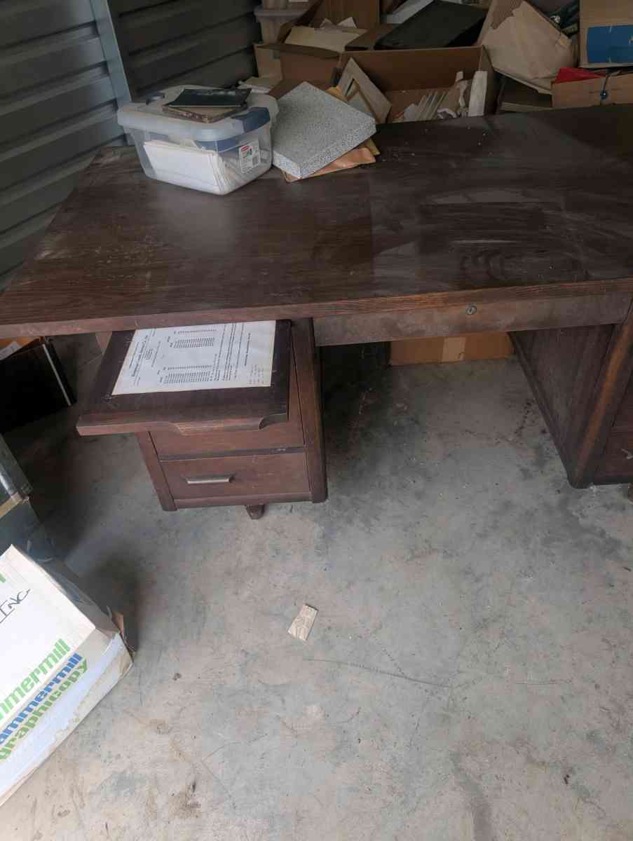 antique large wooden desk - Hope, Arkansas - FleaMarketBay