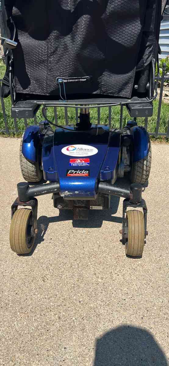 Independent chair - Kenosha, Wisconsin - FleaMarketBay