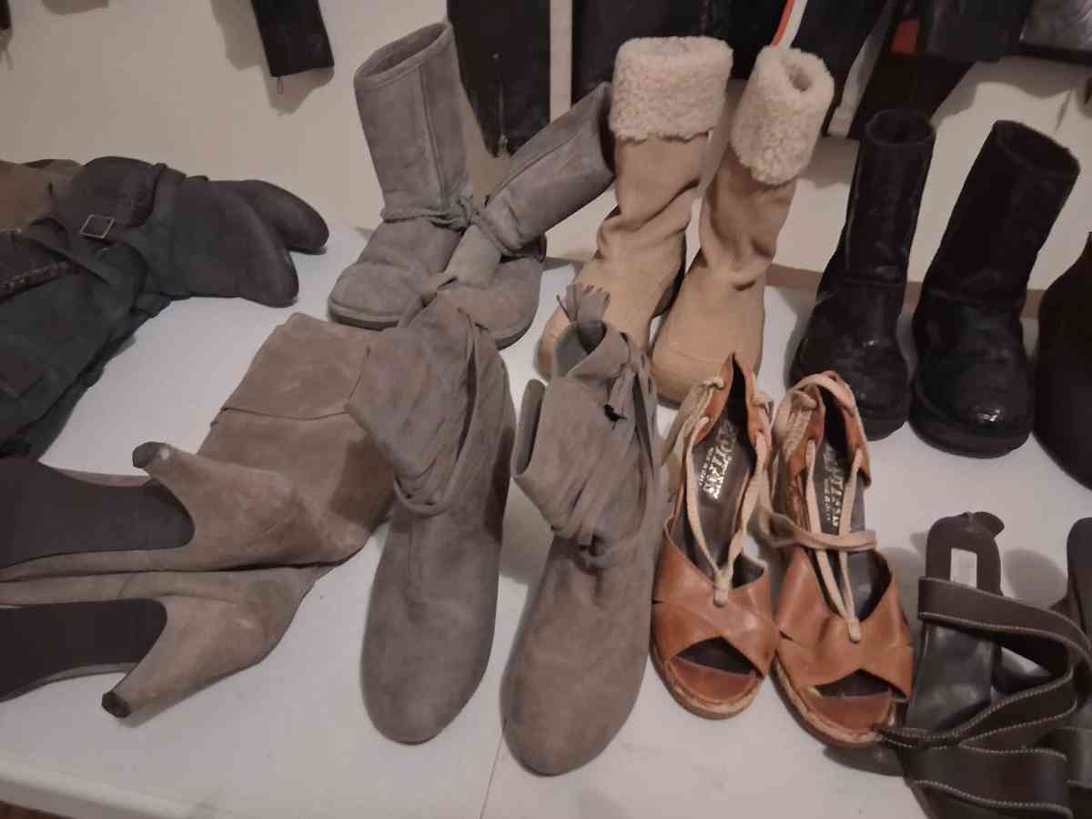 Womens sneaker shoes and boots sale - Abington, Pennsylvania - FleaMarketBay