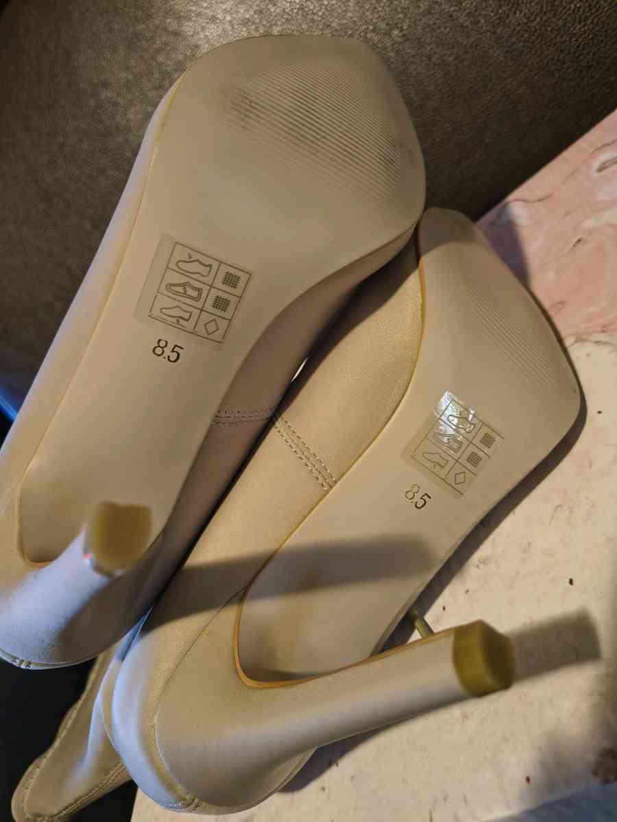 womens high reel boots - Bell Gardens, California - FleaMarketBay