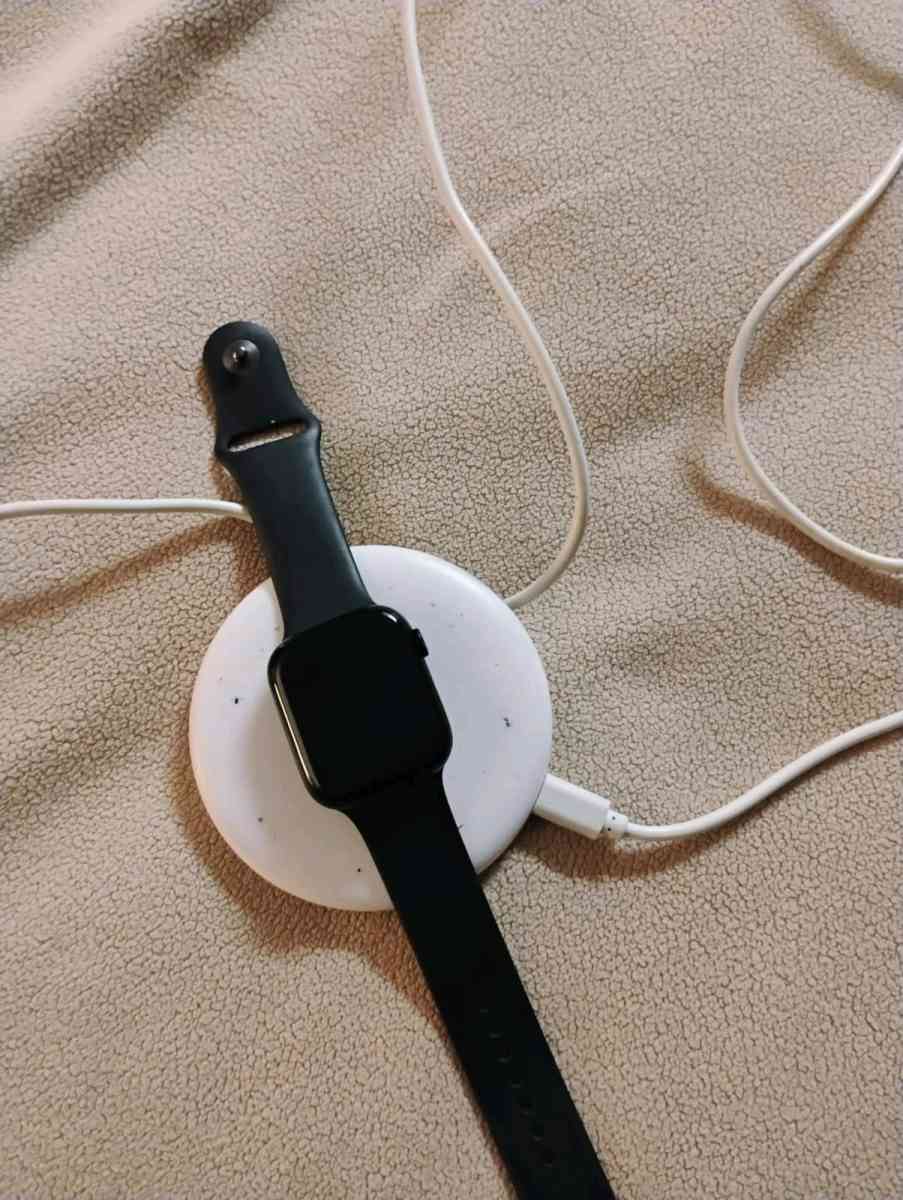 Series 8 Apple Watch with Universal Apple Charger included - Columbus, Ohio