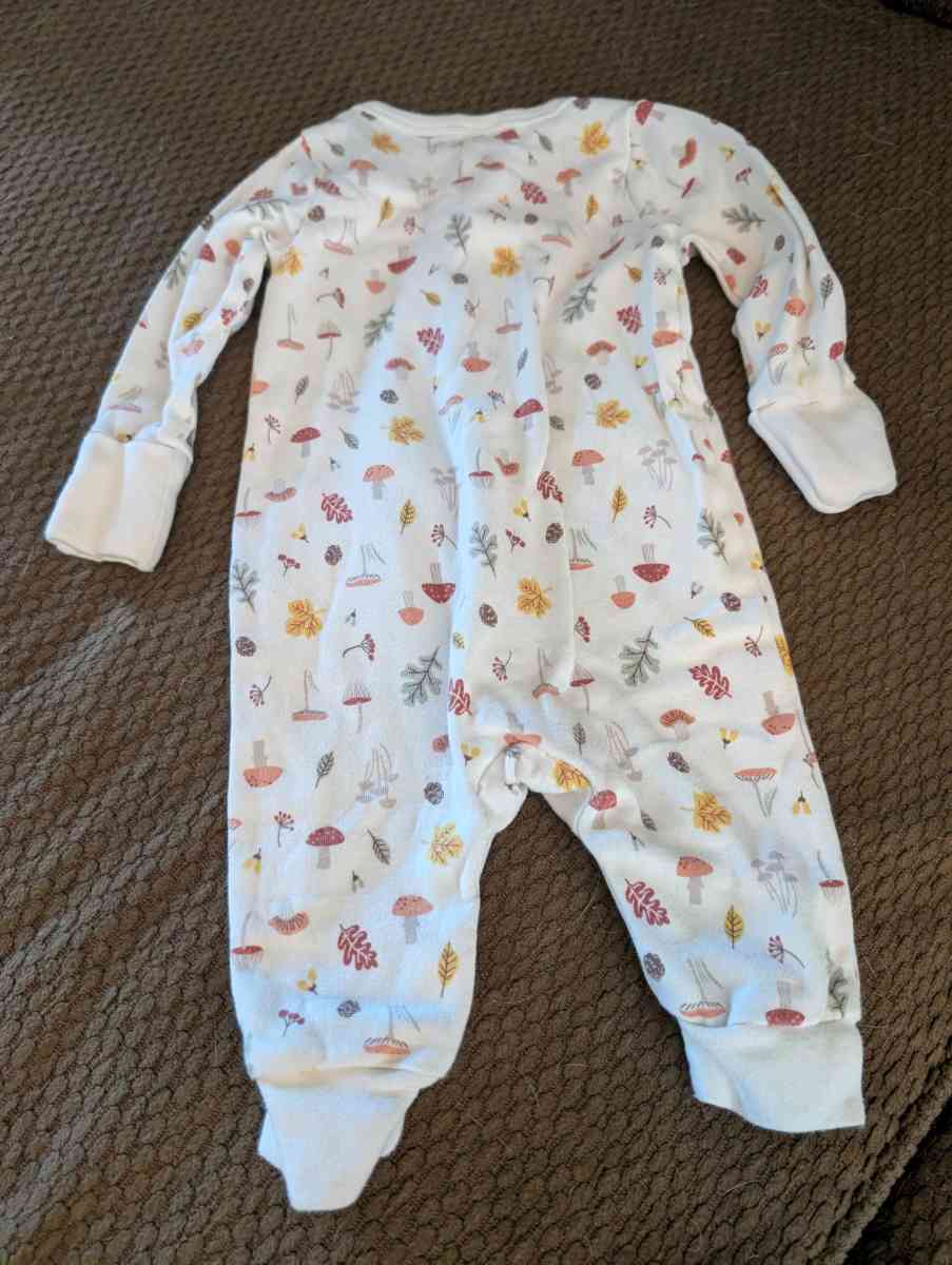Fall snapup sleepsuit without feet - Savannah, Georgia - FleaMarketBay