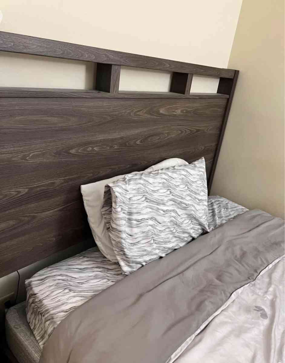 Ashleys furniture Four piece bedroom set - Racine, Wisconsin - FleaMarketBay