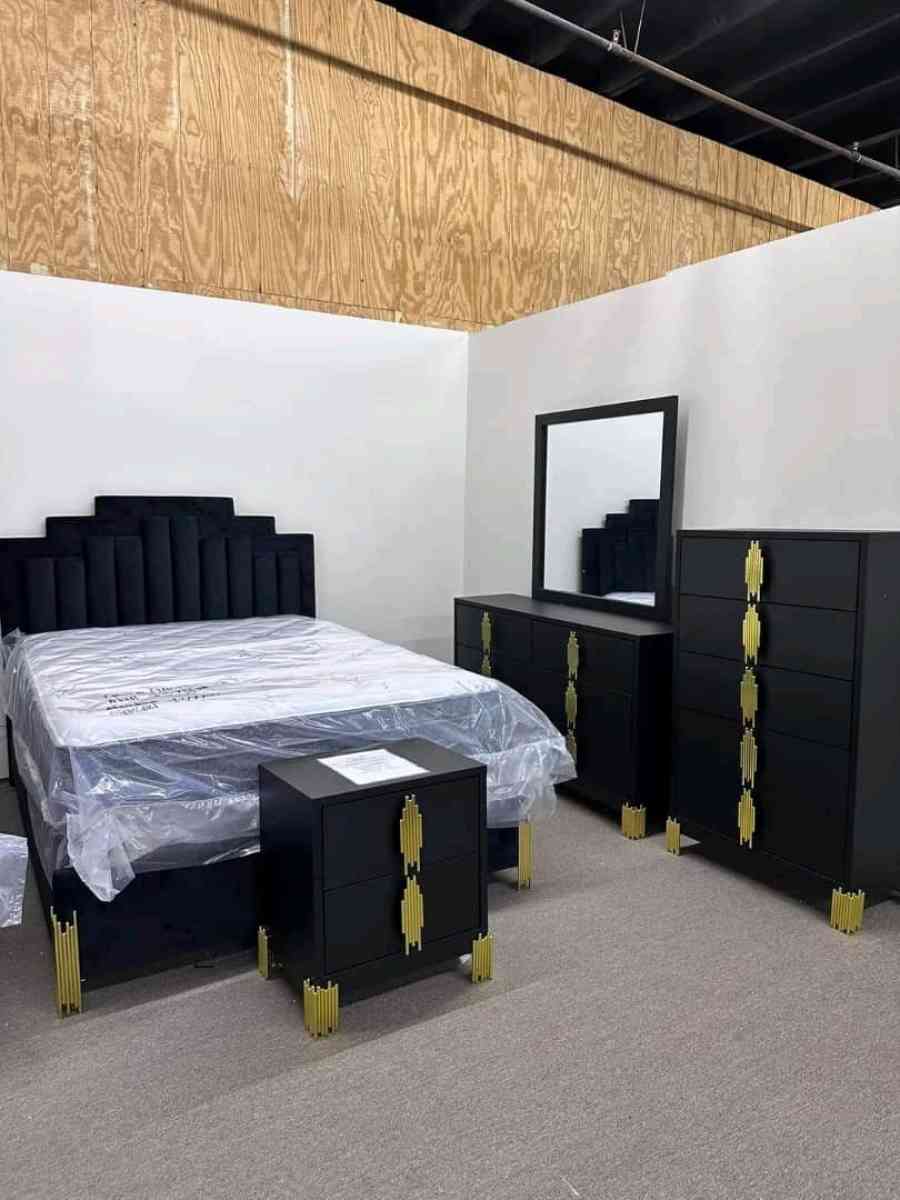 set de cuarto Queen con luz led preguntar por precio - Fort Lauderdale, Florida