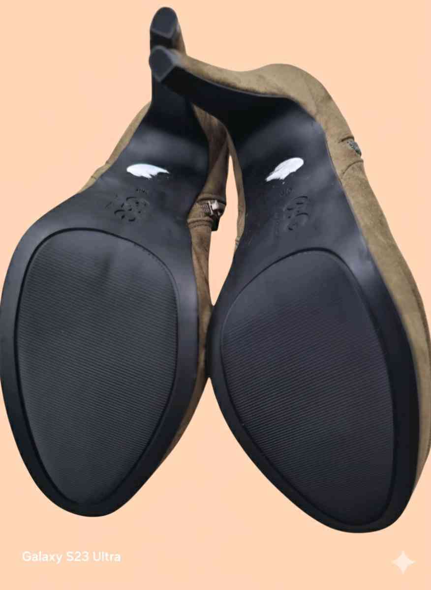 Womens GBG Los Angeles Hazel Greenish Brown suede size 9 ank - Sanford, Maine - FleaMarketBay