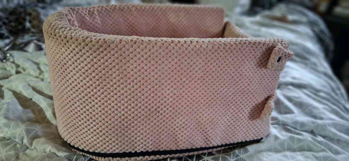 Small dog carseat - Hudson, Florida - FleaMarketBay