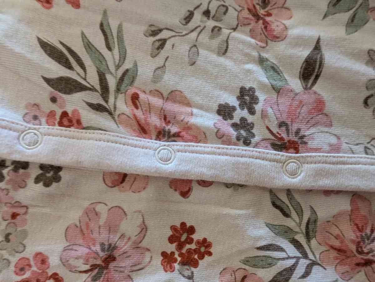 Pink flower sleepsuit without feet - Savannah, Georgia - FleaMarketBay