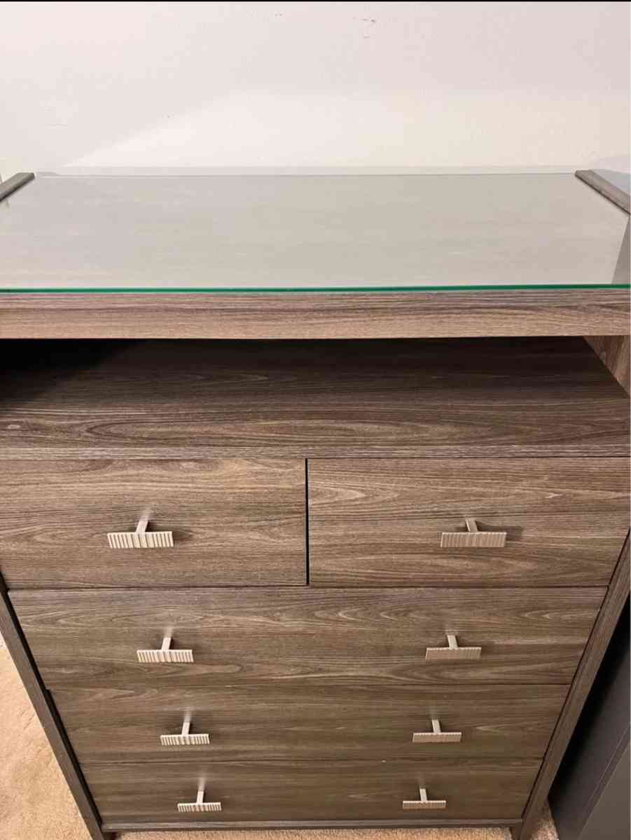 Ashleys furniture Four piece bedroom set - Racine, Wisconsin - FleaMarketBay