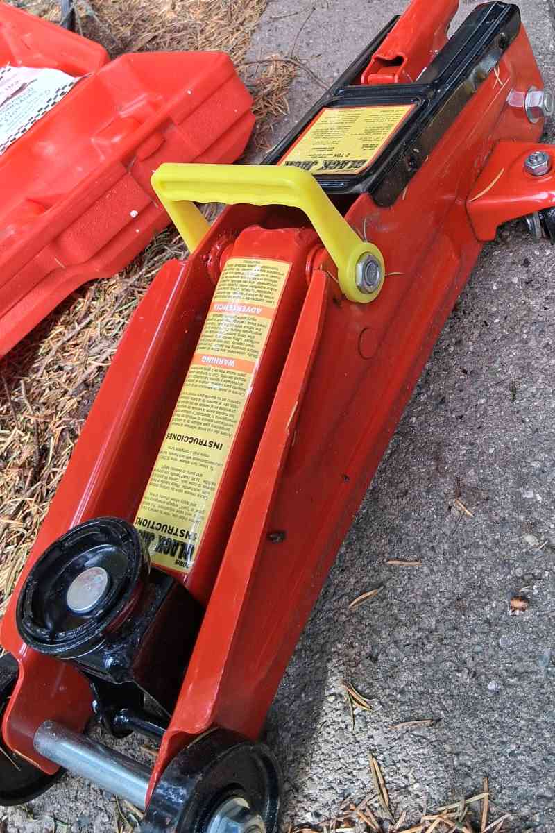Torin Black Jack  Big Red 2Ton Hydraulic Floor Jack - Federal Way, Washington - FleaMarketBay