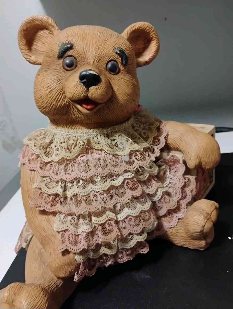 Vintage 1989 HOMCO resin bear
