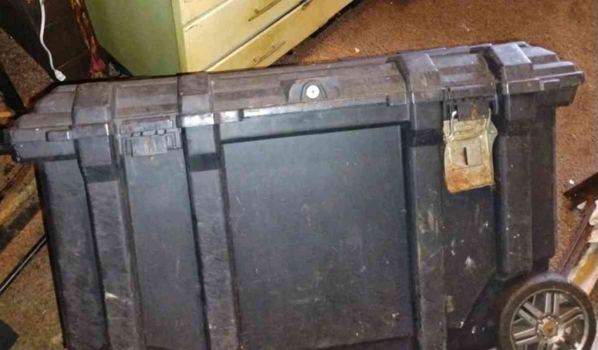 Husky Rolling Tool Box - Webster, Florida - FleaMarketBay