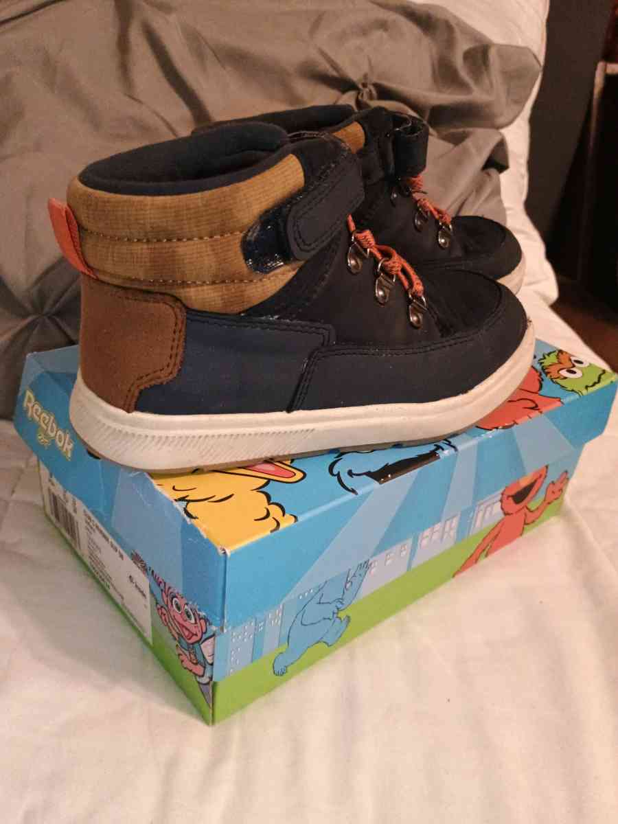 Cat and Jack Boys Boots size 11y - Memphis, Tennessee - FleaMarketBay