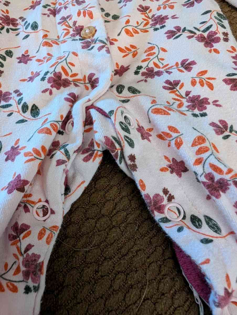 Baby flowery pink sleepsuit with feet and headband - Savannah, Georgia - FleaMarketBay