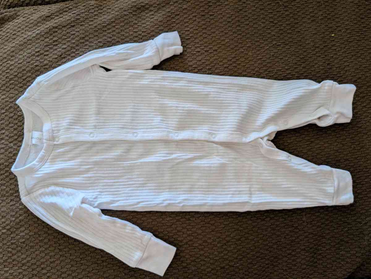 White sleepsuit without feet - Savannah, Georgia