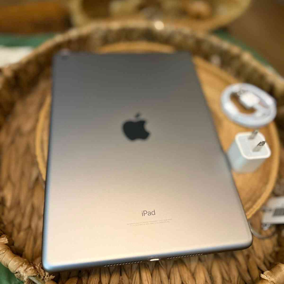 Apple iPad 6th generation 32GB WiFi 97 - Spring Valley, New York - FleaMarketBay