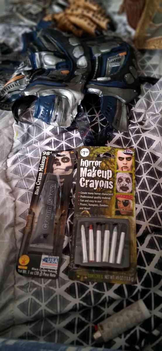 Full predator costume - Hudson, Florida - FleaMarketBay