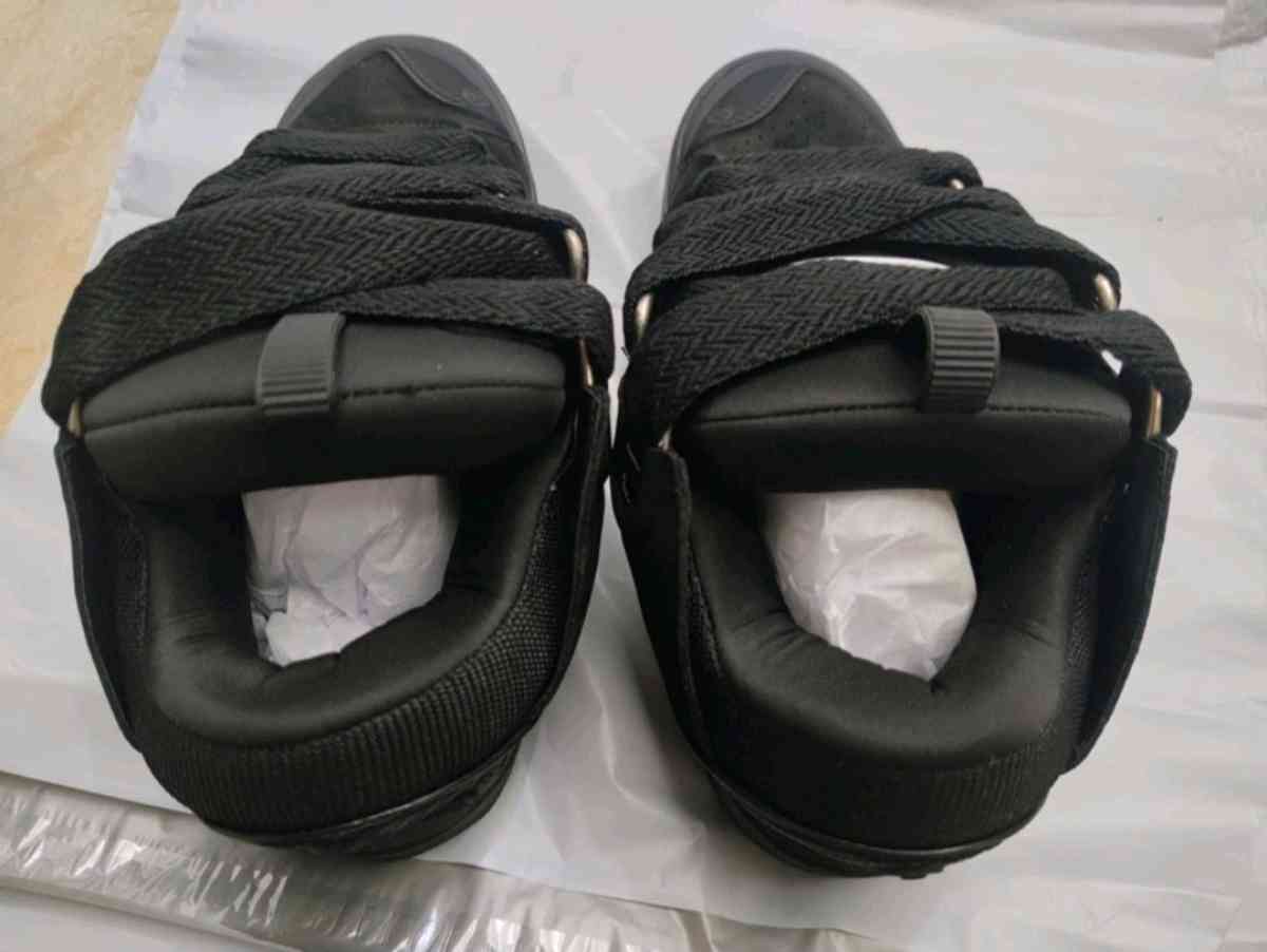 lavin - Jacksonville, Florida - FleaMarketBay