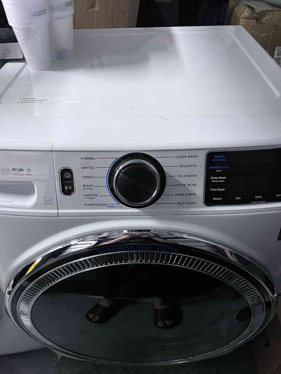 GE Washer and dryer  set   Front loader  Barely used - New Port Richey, Florida - FleaMarketBay