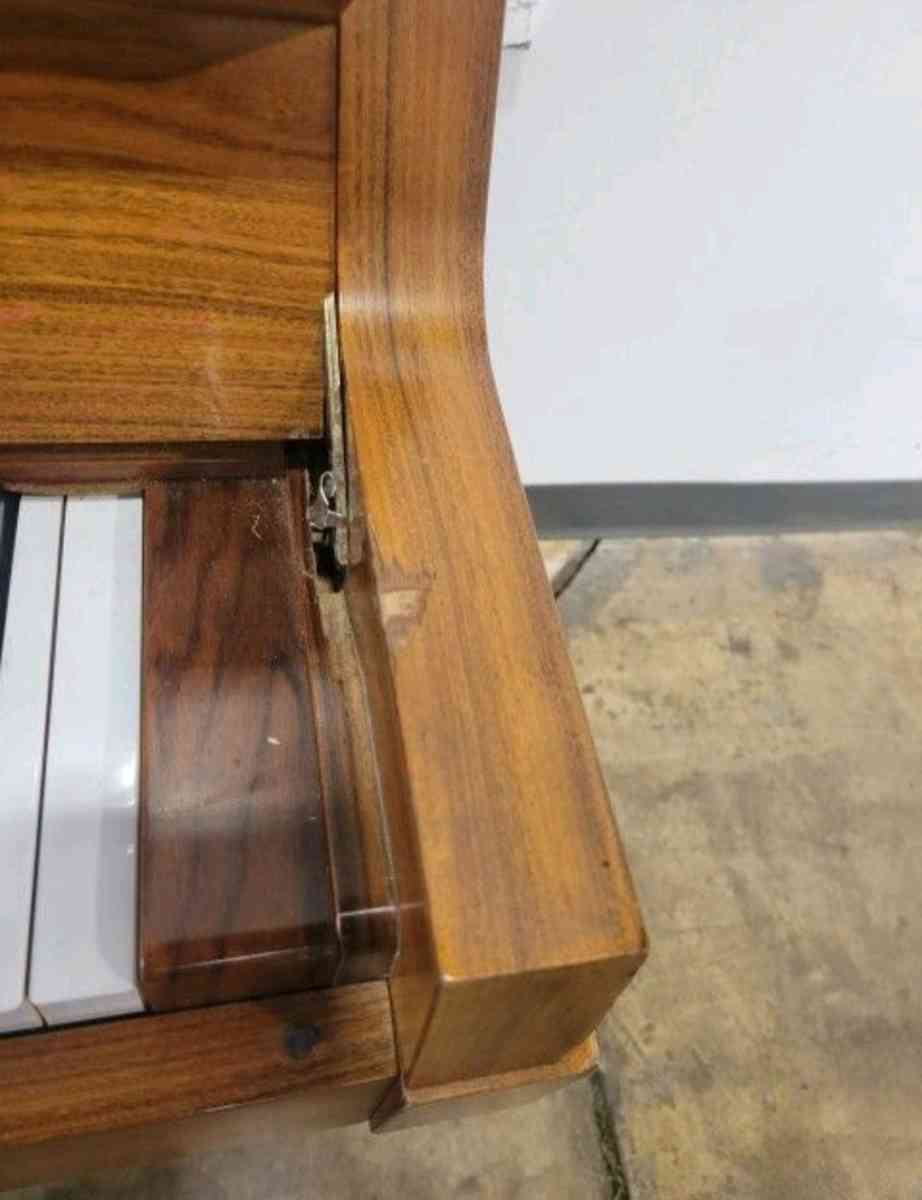Solid Wood 52 Yamaha W101 - Altamonte Springs, Florida - FleaMarketBay