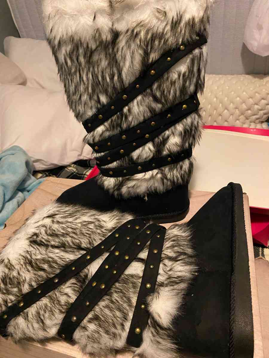 knee high black boots with faux fur