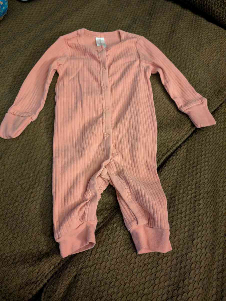 Baby pink sleepsuit without feet - Savannah, Georgia