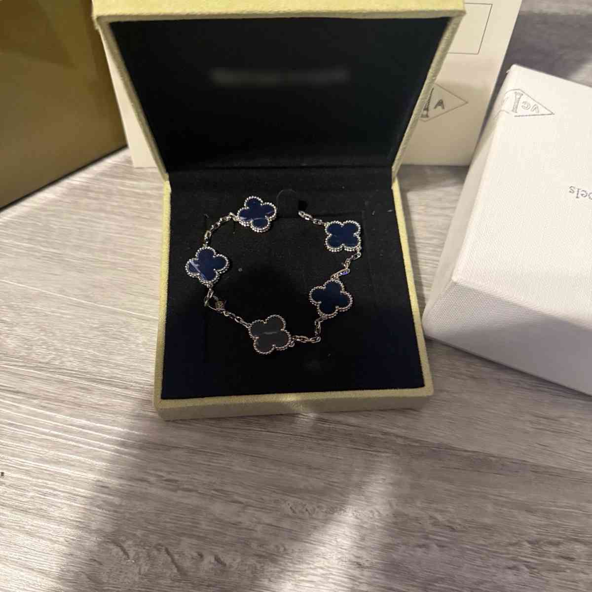 clover bracelet blue