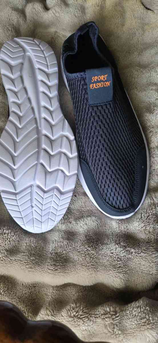 Mens Blue Sneakers - Onalaska, Washington - FleaMarketBay