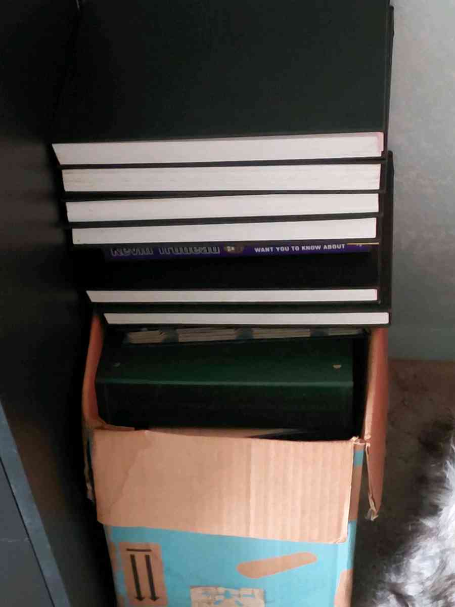 encyclopedia books and binders - Hudson, Florida