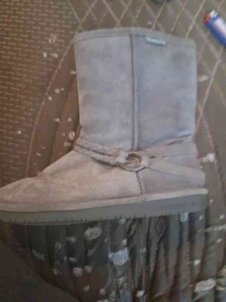 Womens sneaker shoes and boots sale - Abington, Pennsylvania - FleaMarketBay