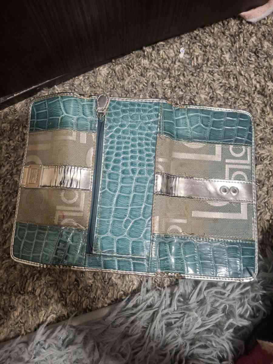 womens wallet - Ozark, Missouri - FleaMarketBay