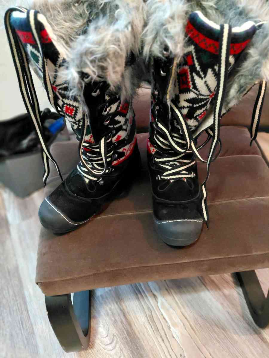 lace up winter boots - Pittsburgh, Pennsylvania - FleaMarketBay