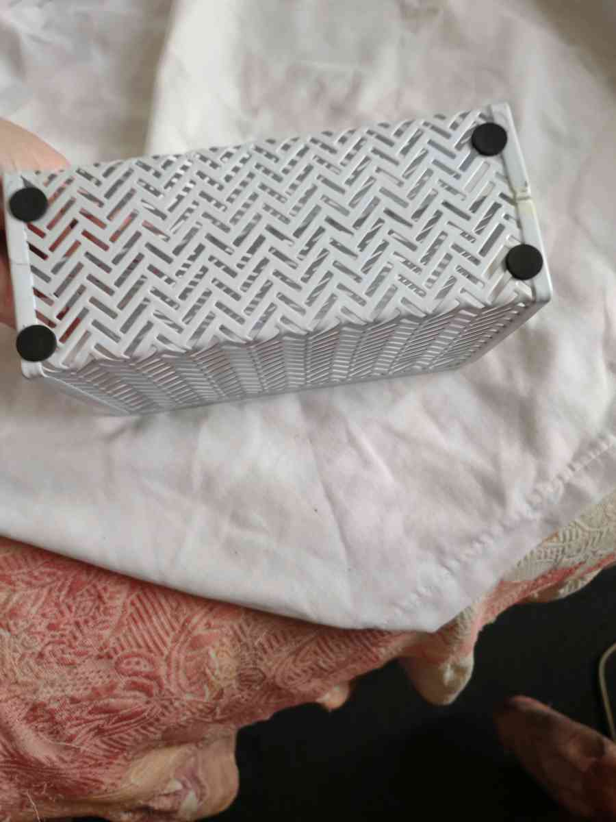 White organizer - Gary, Indiana - FleaMarketBay