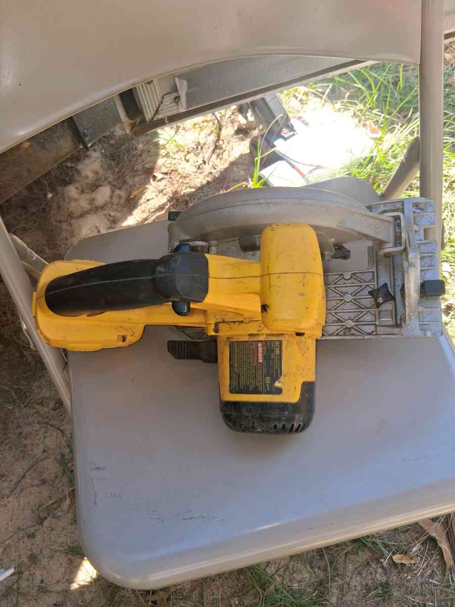 Dewalt circular saw - Gaston, South Carolina - FleaMarketBay