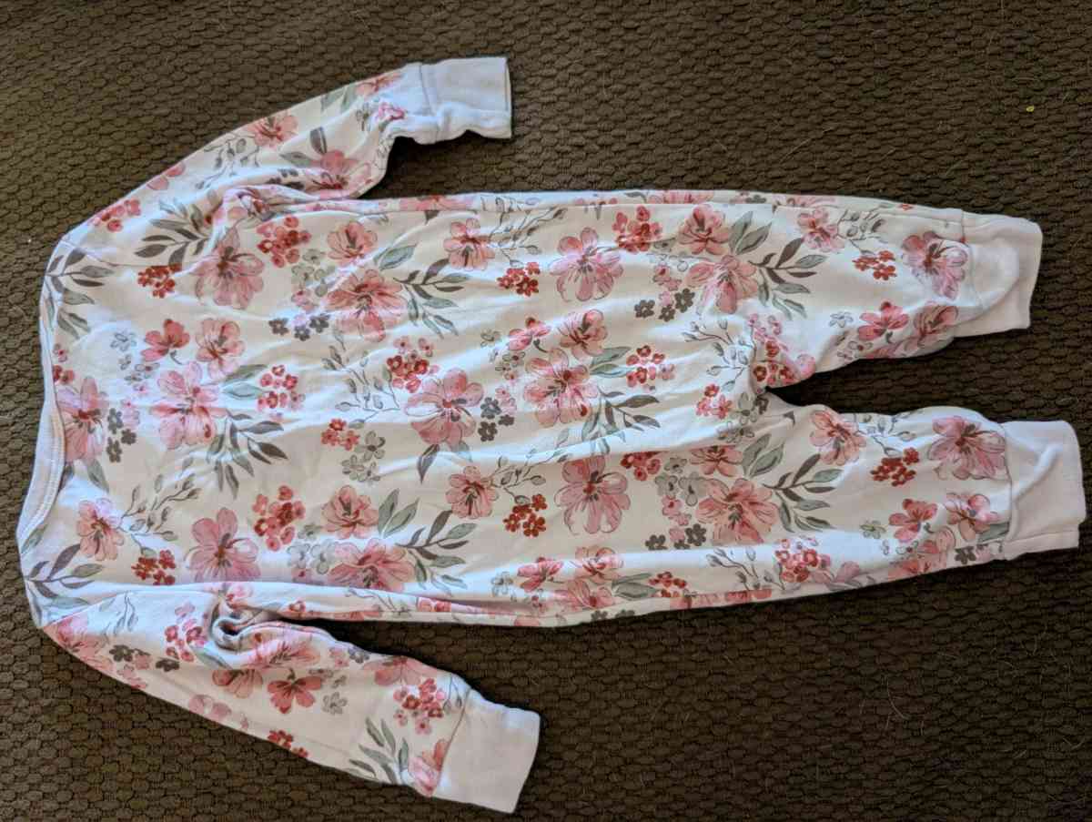 Pink flower sleepsuit without feet - Savannah, Georgia - FleaMarketBay