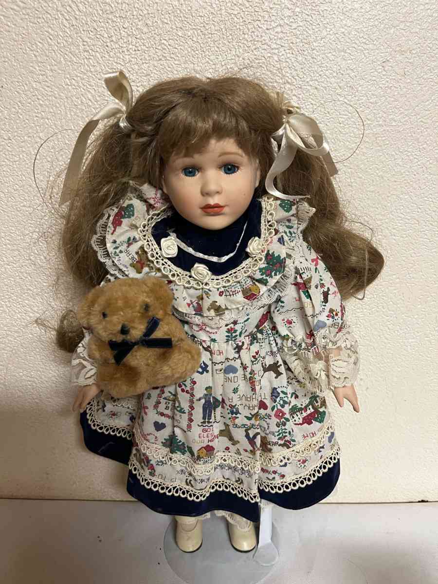vintage porcelain doll hoding stuffed bear - Camp Verde, Arizona - FleaMarketBay