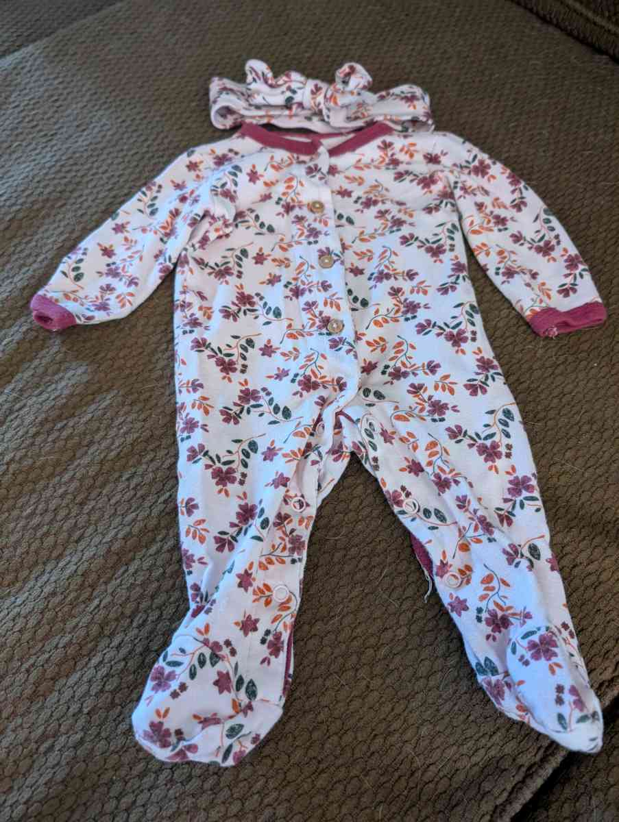 Baby flowery pink sleepsuit with feet and headband - Savannah, Georgia