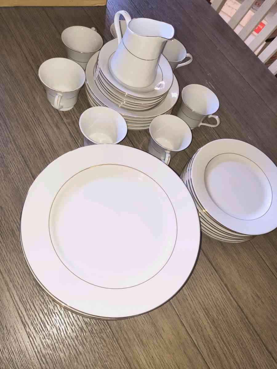FINECHINA Dishes - Gray, Georgia