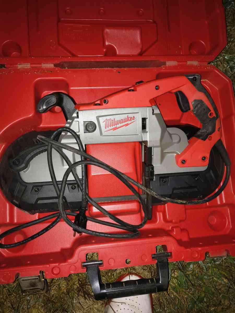 MILWAUKEE DEEP CUT VARIABLE SPEED BAND SAW - Nashville, Tennessee