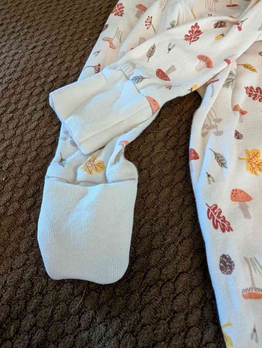 Fall snapup sleepsuit without feet - Savannah, Georgia - FleaMarketBay