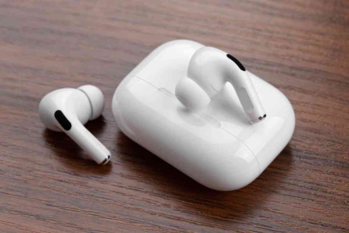 APPLE AIR PODS 2ND GENERATION MAG SAFE - Tampa, Florida - FleaMarketBay