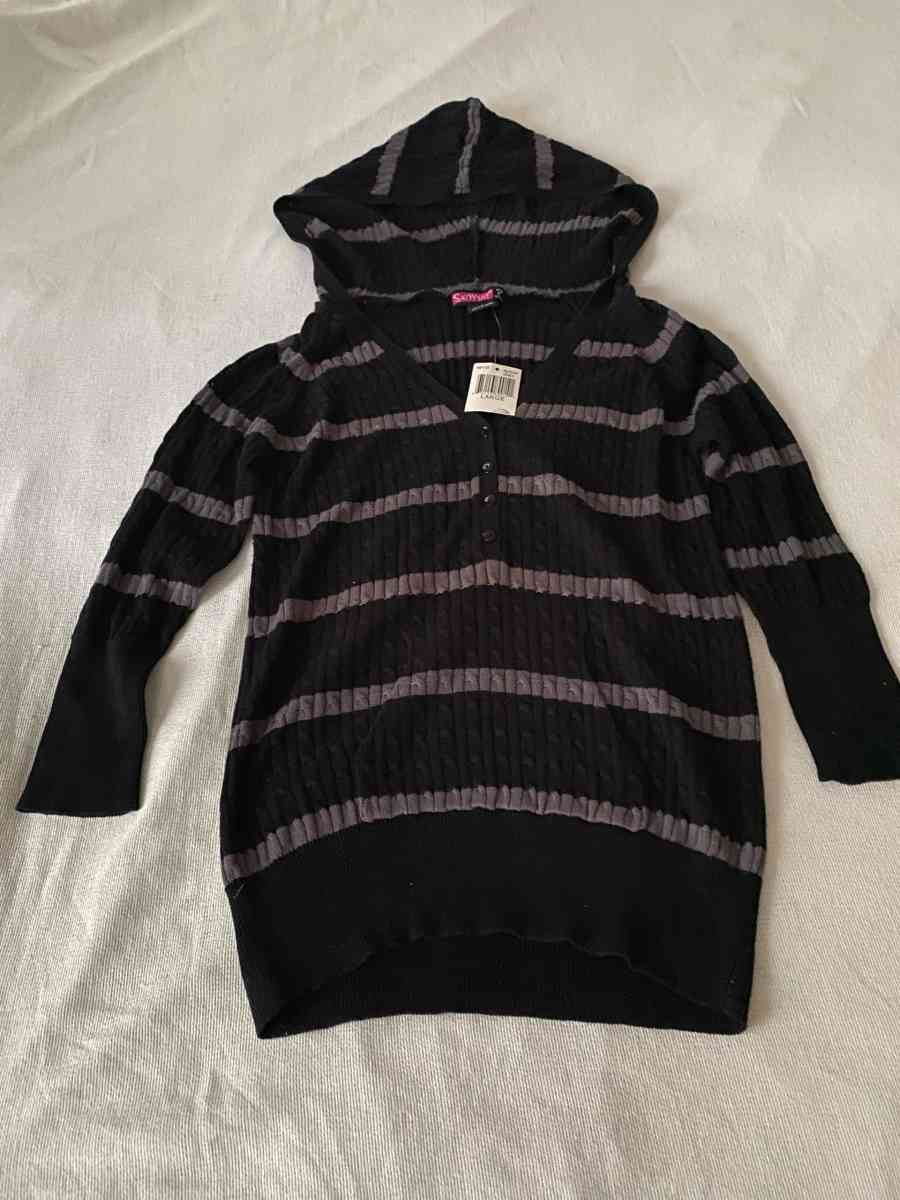 Black and white striped hooded sweater - Marmora, New Jersey