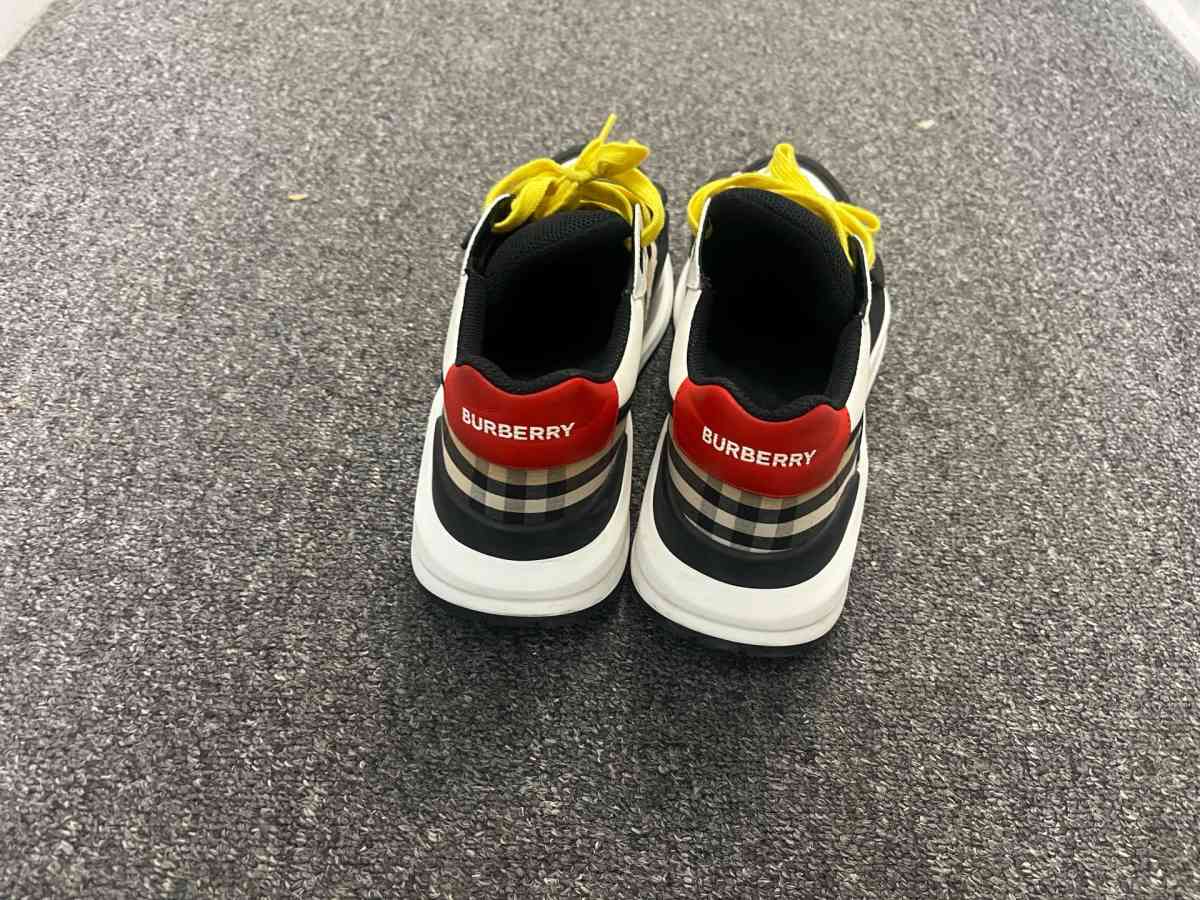 Burberry Gucci Mens Designer - Bloomfield, New Jersey - FleaMarketBay