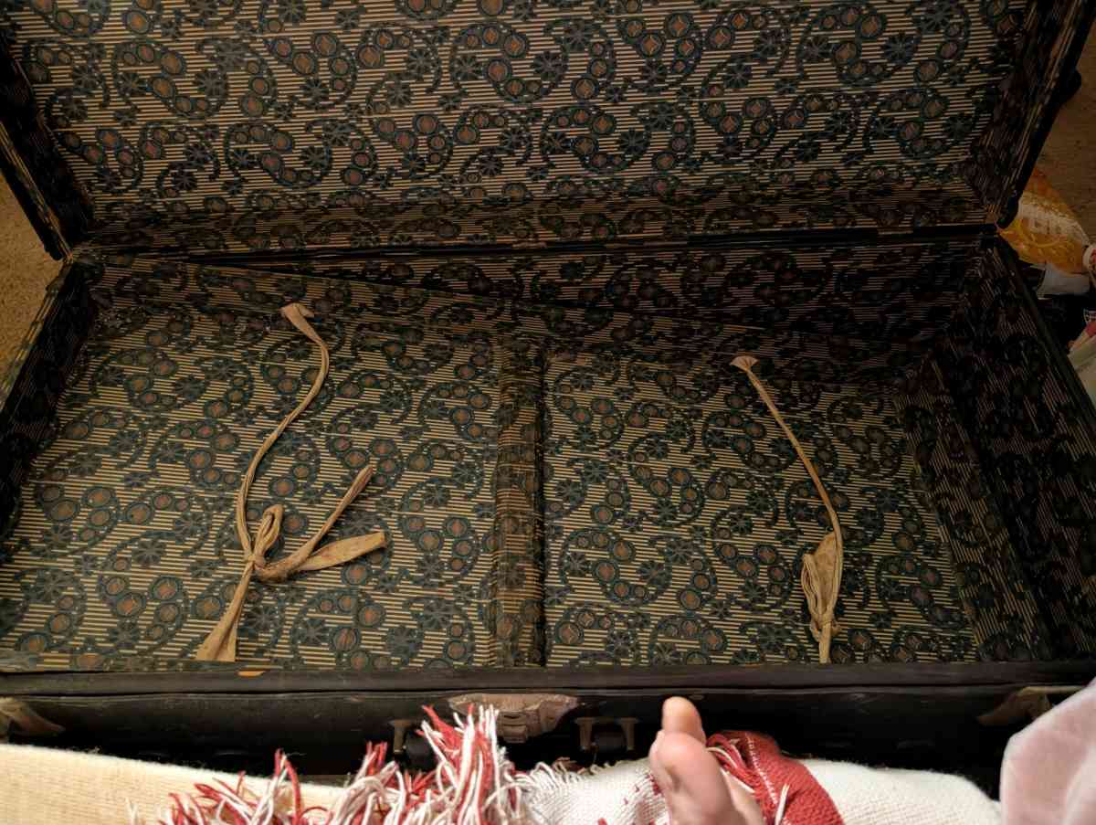 steamer trunk - Rockford, Illinois - FleaMarketBay