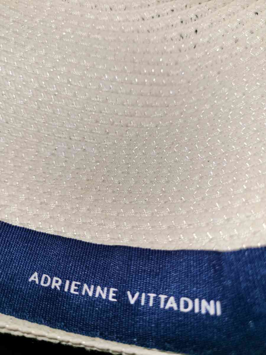 Ladies Hat Like new - Titusville, Florida - FleaMarketBay